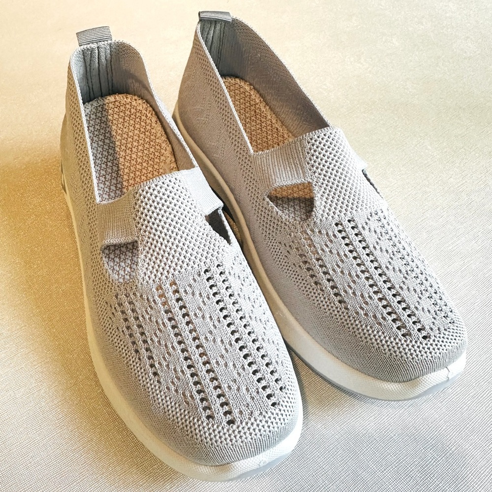 NWT slip on sneakers, gray, comfort soles, size 10(41).